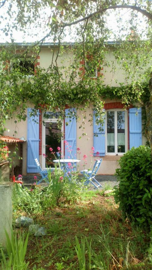 Bed and Breakfast Le Logis du Bois Buteau à Montfaucon-Montigne Extérieur photo