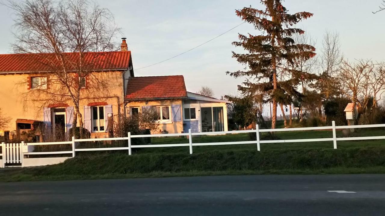 Bed and Breakfast Le Logis du Bois Buteau à Montfaucon-Montigne Extérieur photo